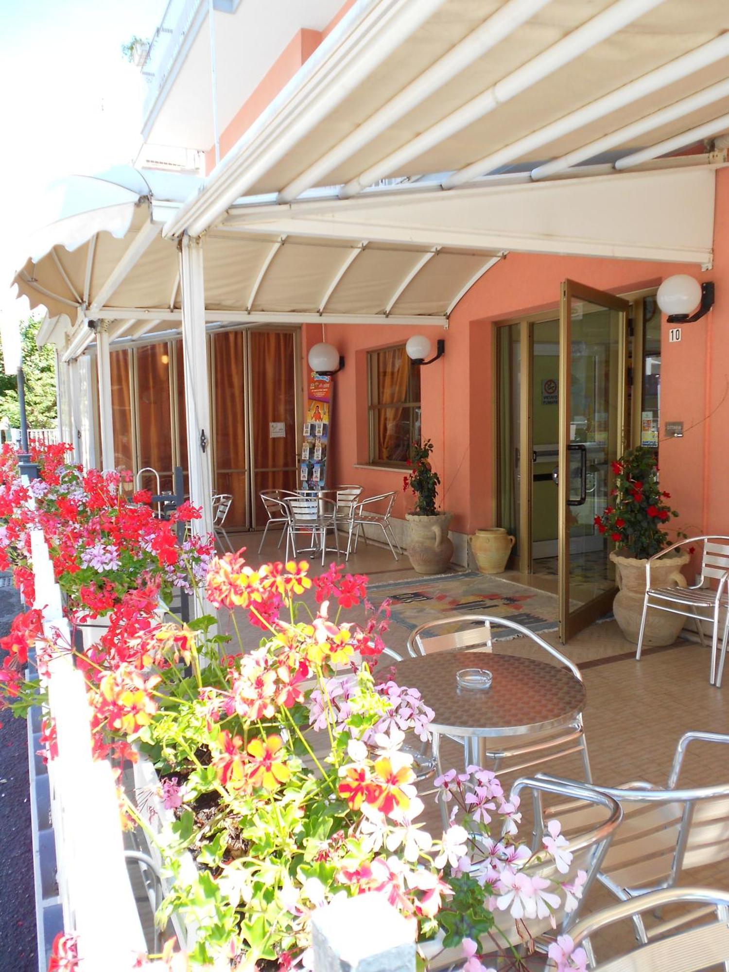 Hotel Ottavia ริมินี ภายนอก รูปภาพ